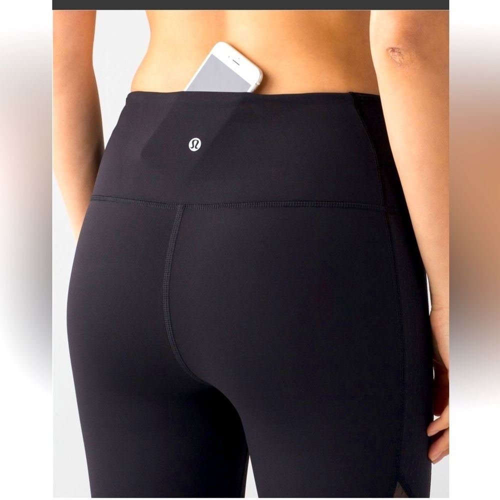 LULULEMON BODY CON CROP 21” BLACK COLOR SIZE 8 EUC